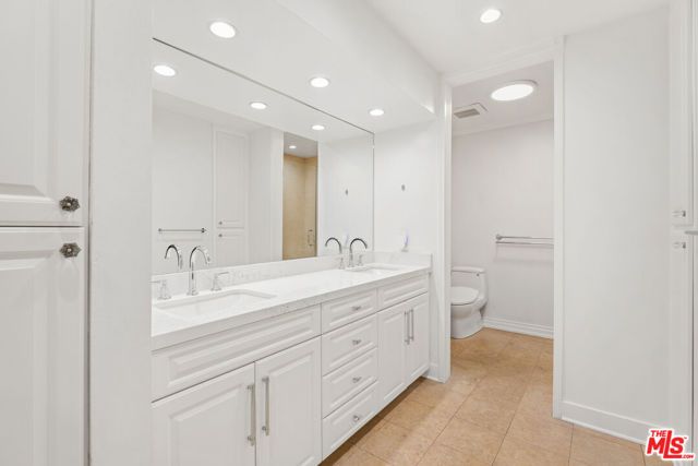 1260 S Beverly Glen Boulevard 101, Los Angeles, CA 90024