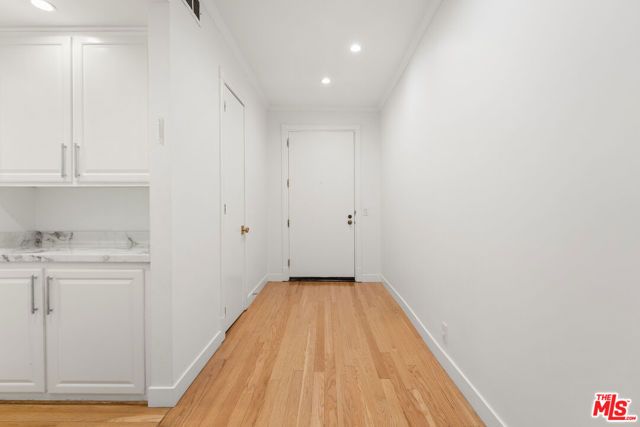 1260 S Beverly Glen Boulevard 101, Los Angeles, CA 90024