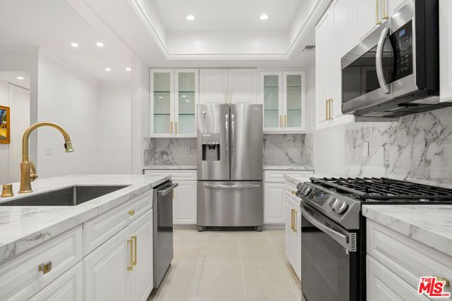 1260 S Beverly Glen Boulevard 101, Los Angeles, CA 90024