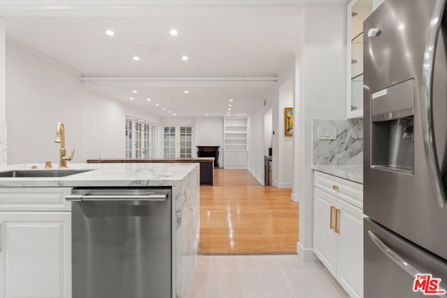 1260 S Beverly Glen Boulevard 101, Los Angeles, CA 90024