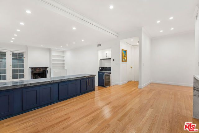 1260 S Beverly Glen Boulevard 101, Los Angeles, CA 90024