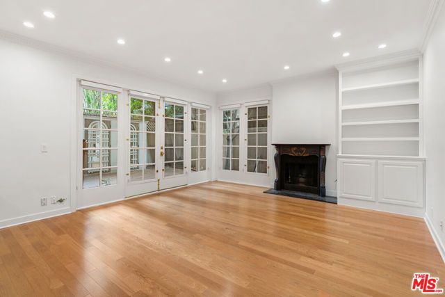 1260 S Beverly Glen Boulevard 101, Los Angeles, CA 90024