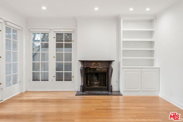 1260 S Beverly Glen Boulevard 101, Los Angeles, CA 90024