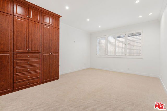 1260 S Beverly Glen Boulevard 101, Los Angeles, CA 90024