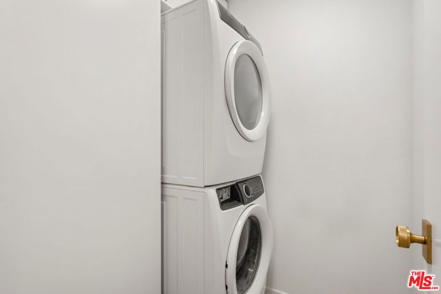 1260 S Beverly Glen Boulevard 101, Los Angeles, CA 90024