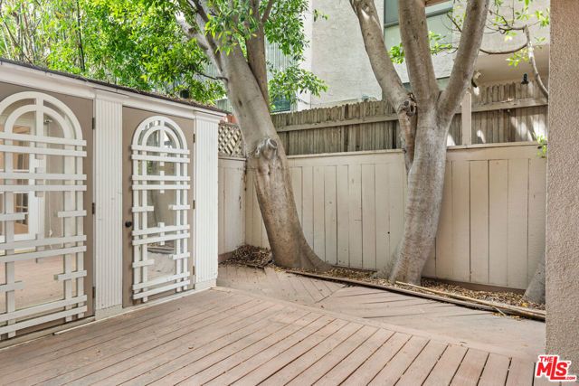 1260 S Beverly Glen Boulevard 101, Los Angeles, CA 90024