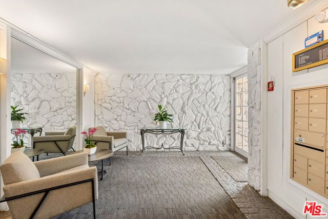 1260 S Beverly Glen Boulevard 101, Los Angeles, CA 90024