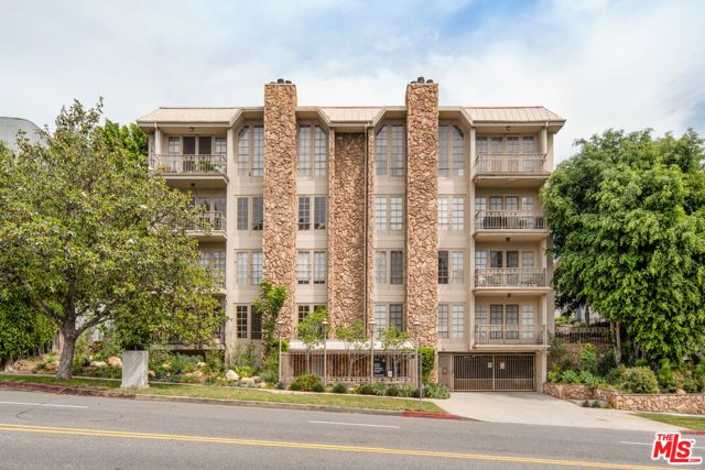 1260 S Beverly Glen Boulevard 101, Los Angeles, CA 90024