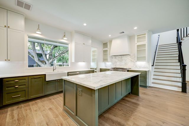 1510 Chantilly Lane, Houston, TX 77018