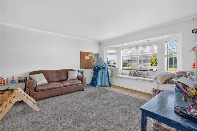 1194 Loyola Drive, Salinas, CA 93901