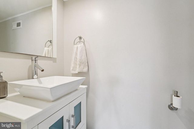 20610 HIGHLAND HALL DR, Montgomery Village, MD 20886