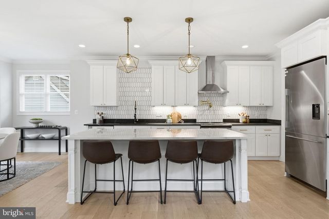 2707 1ST ST S, Arlington, VA 22204