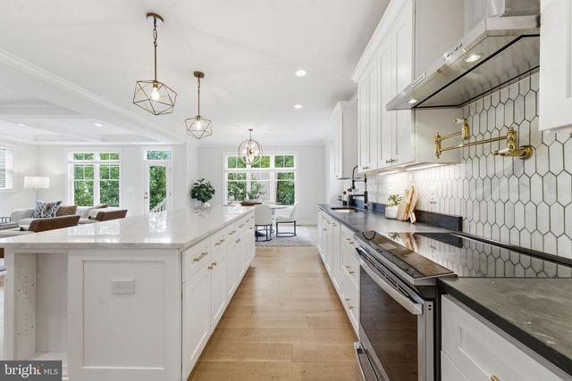 2707 1ST ST S, Arlington, VA 22204