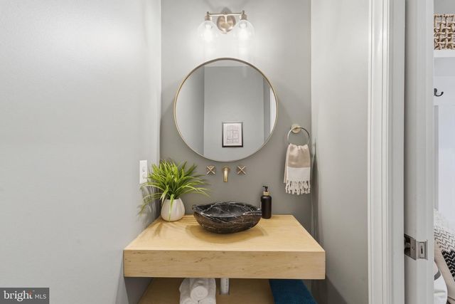 2707 1ST ST S, Arlington, VA 22204