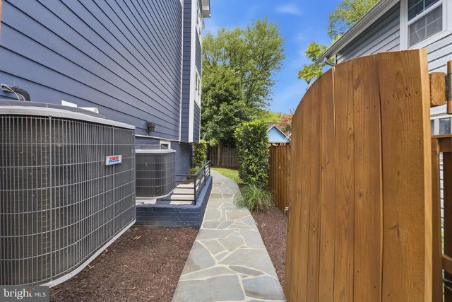 2707 1ST ST S, Arlington, VA 22204