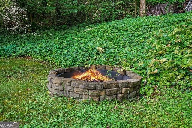 331 Creekbend Drive, Woodstock, GA 30188