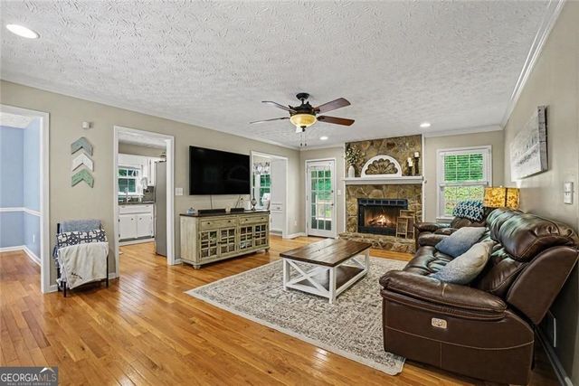 331 Creekbend Drive, Woodstock, GA 30188