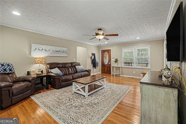 331 Creekbend Drive, Woodstock, GA 30188