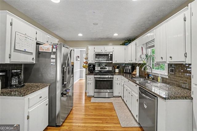 331 Creekbend Drive, Woodstock, GA 30188