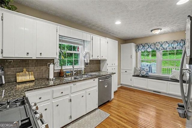 331 Creekbend Drive, Woodstock, GA 30188