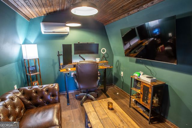 5215 Dixie Lake Road, Union City, GA 30291