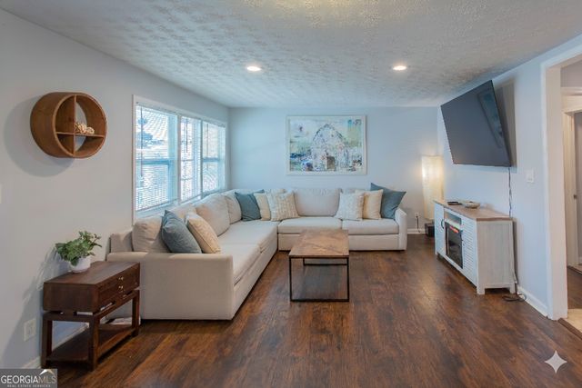 5215 Dixie Lake Road, Union City, GA 30291