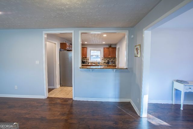 5215 Dixie Lake Road, Union City, GA 30291