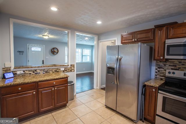 5215 Dixie Lake Road, Union City, GA 30291