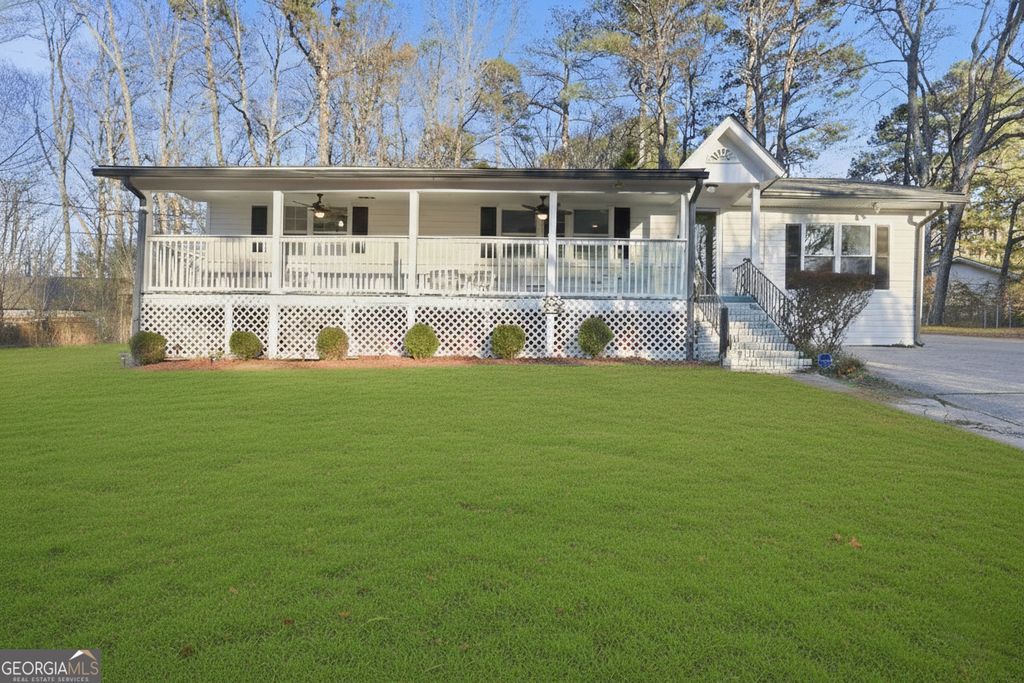 5215 Dixie Lake Road, Union City, GA 30291