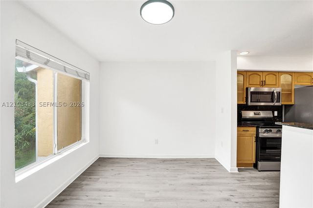 2300 NW 33rd St 911, Oakland Park, FL 33309