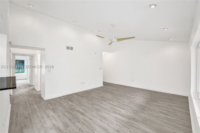 2300 NW 33rd St 911, Oakland Park, FL 33309