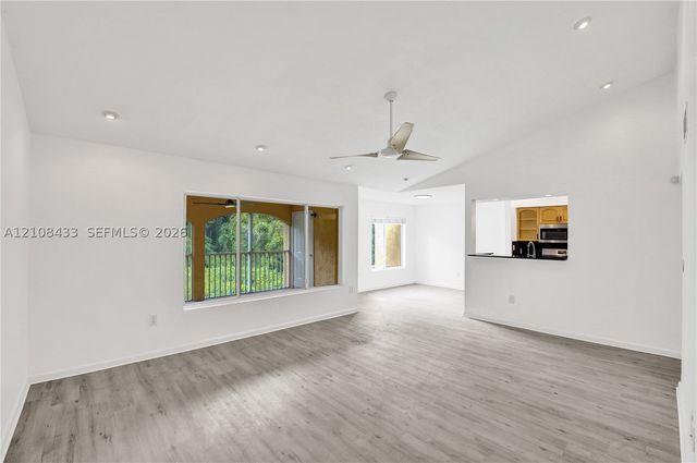 2300 NW 33rd St 911, Oakland Park, FL 33309