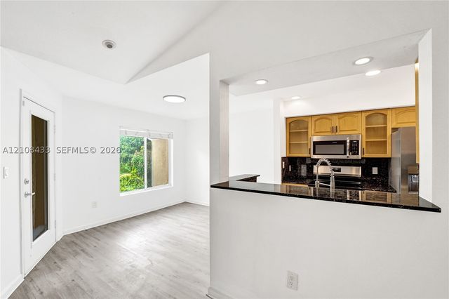 2300 NW 33rd St 911, Oakland Park, FL 33309