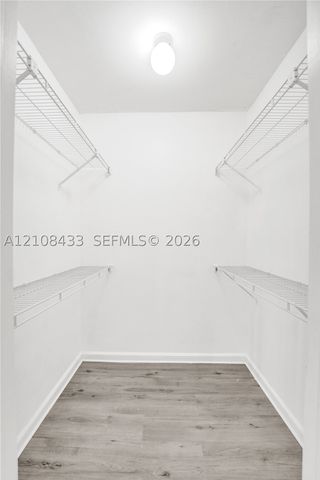 2300 NW 33rd St 911, Oakland Park, FL 33309