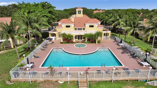 2300 NW 33rd St 911, Oakland Park, FL 33309