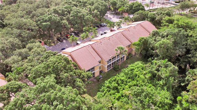 2300 NW 33rd St 911, Oakland Park, FL 33309