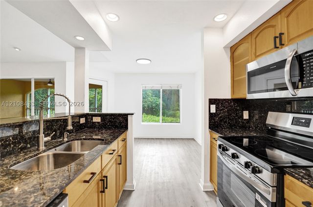 2300 NW 33rd St 911, Oakland Park, FL 33309