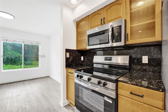 2300 NW 33rd St 911, Oakland Park, FL 33309