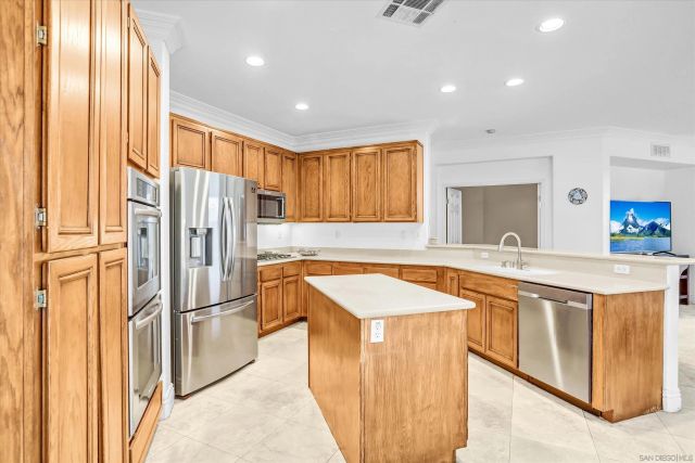 1974 Meeks Bay Dr, Chula Vista, CA 91913