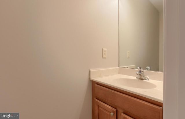 100 NEEDLEWOOD DR, Harrisburg, PA 17112