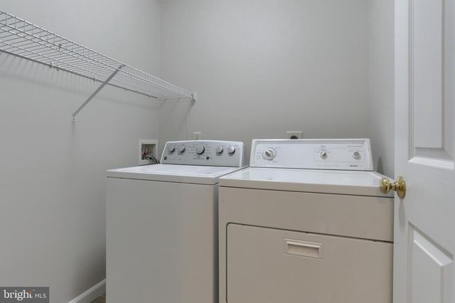 100 NEEDLEWOOD DR, Harrisburg, PA 17112