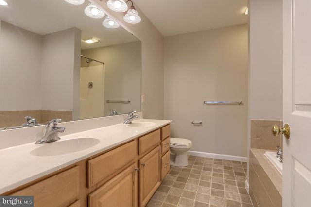 100 NEEDLEWOOD DR, Harrisburg, PA 17112