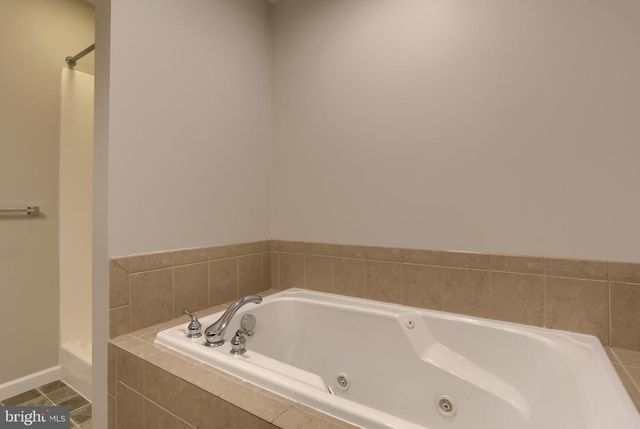 100 NEEDLEWOOD DR, Harrisburg, PA 17112