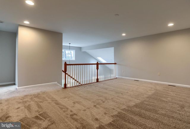 100 NEEDLEWOOD DR, Harrisburg, PA 17112