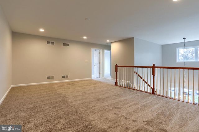 100 NEEDLEWOOD DR, Harrisburg, PA 17112