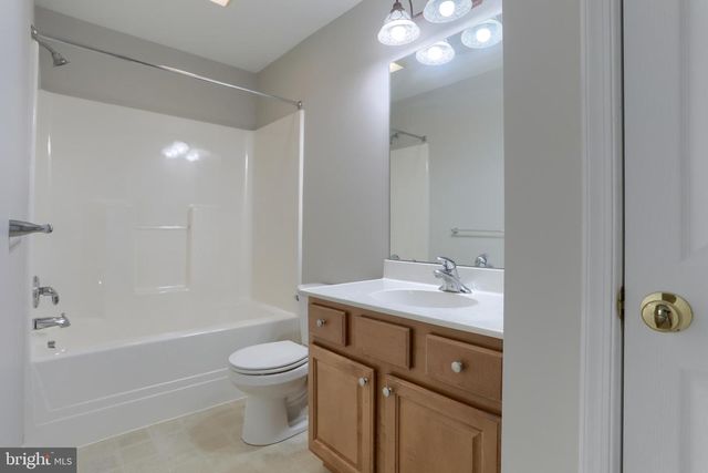 100 NEEDLEWOOD DR, Harrisburg, PA 17112