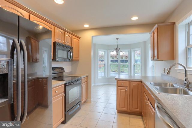 100 NEEDLEWOOD DR, Harrisburg, PA 17112