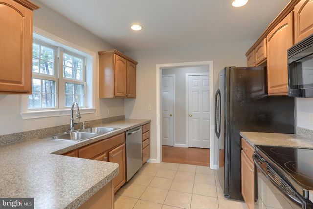 100 NEEDLEWOOD DR, Harrisburg, PA 17112