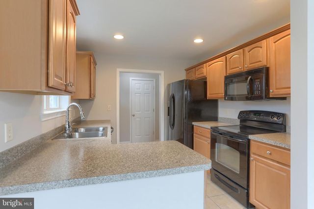 100 NEEDLEWOOD DR, Harrisburg, PA 17112