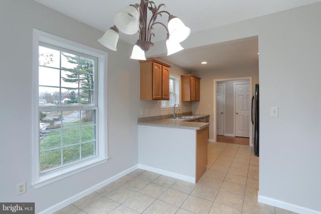 100 NEEDLEWOOD DR, Harrisburg, PA 17112